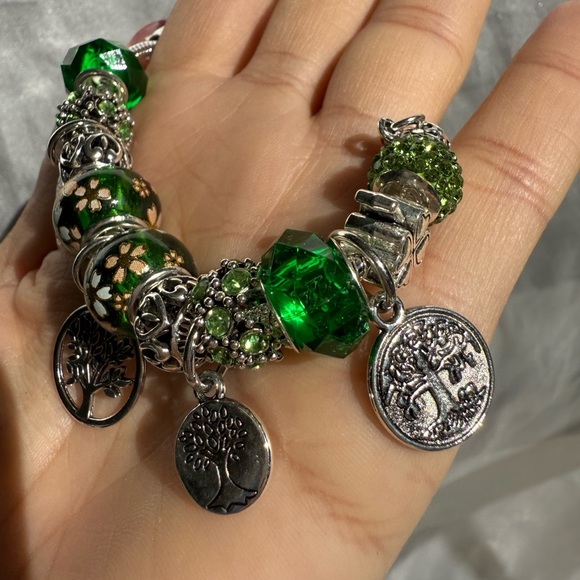 Green Beaded Charm Bracelet with Tree of Life Heart Pendants Boho Silver Emerald - Picture 10 of 13
